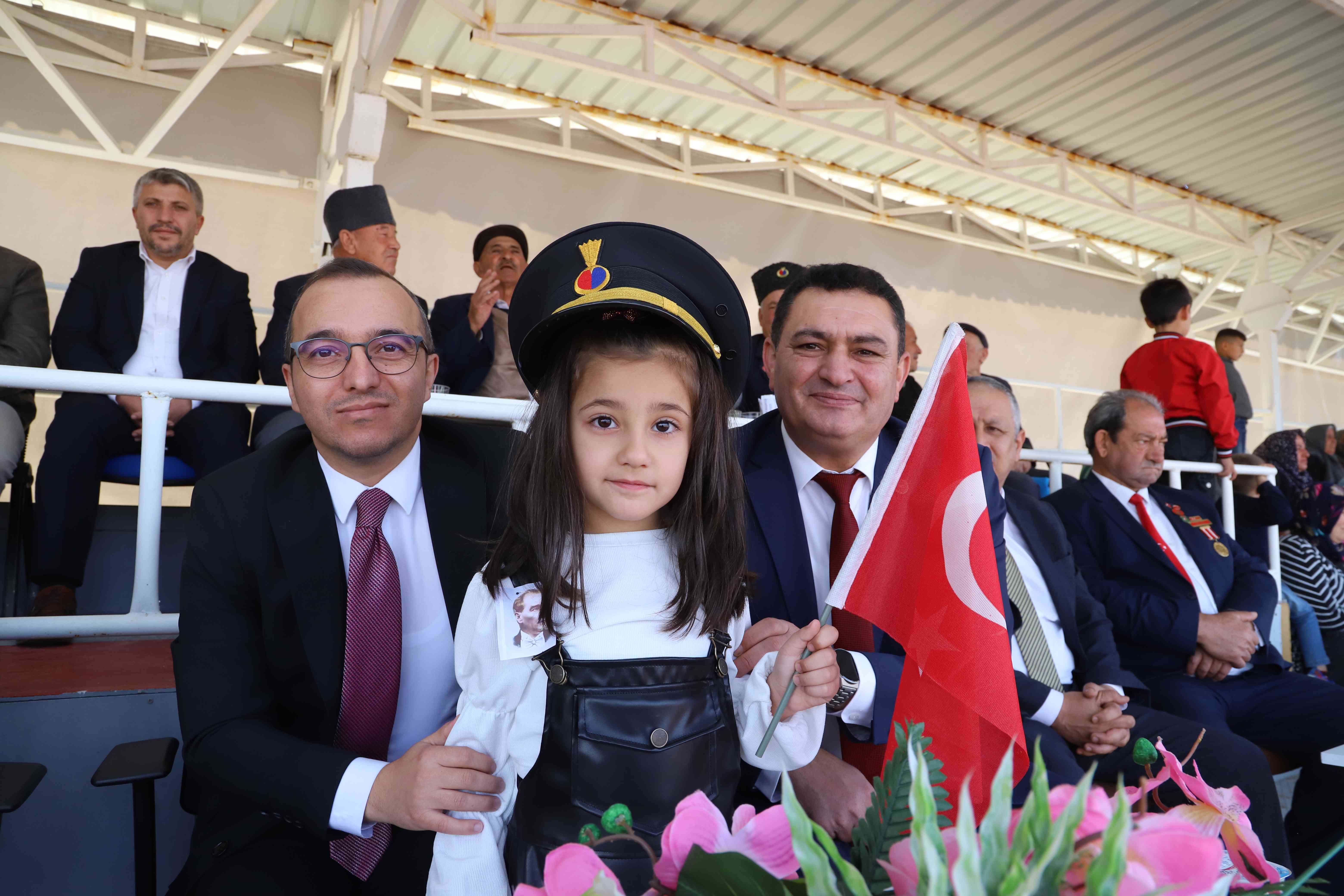 29 Ekim Cumhuriyet Bayramı mızın 101. Yılı Kutlama Programı İlçe stadyumumuzda çoşkulu bir şekilde kutlandı.