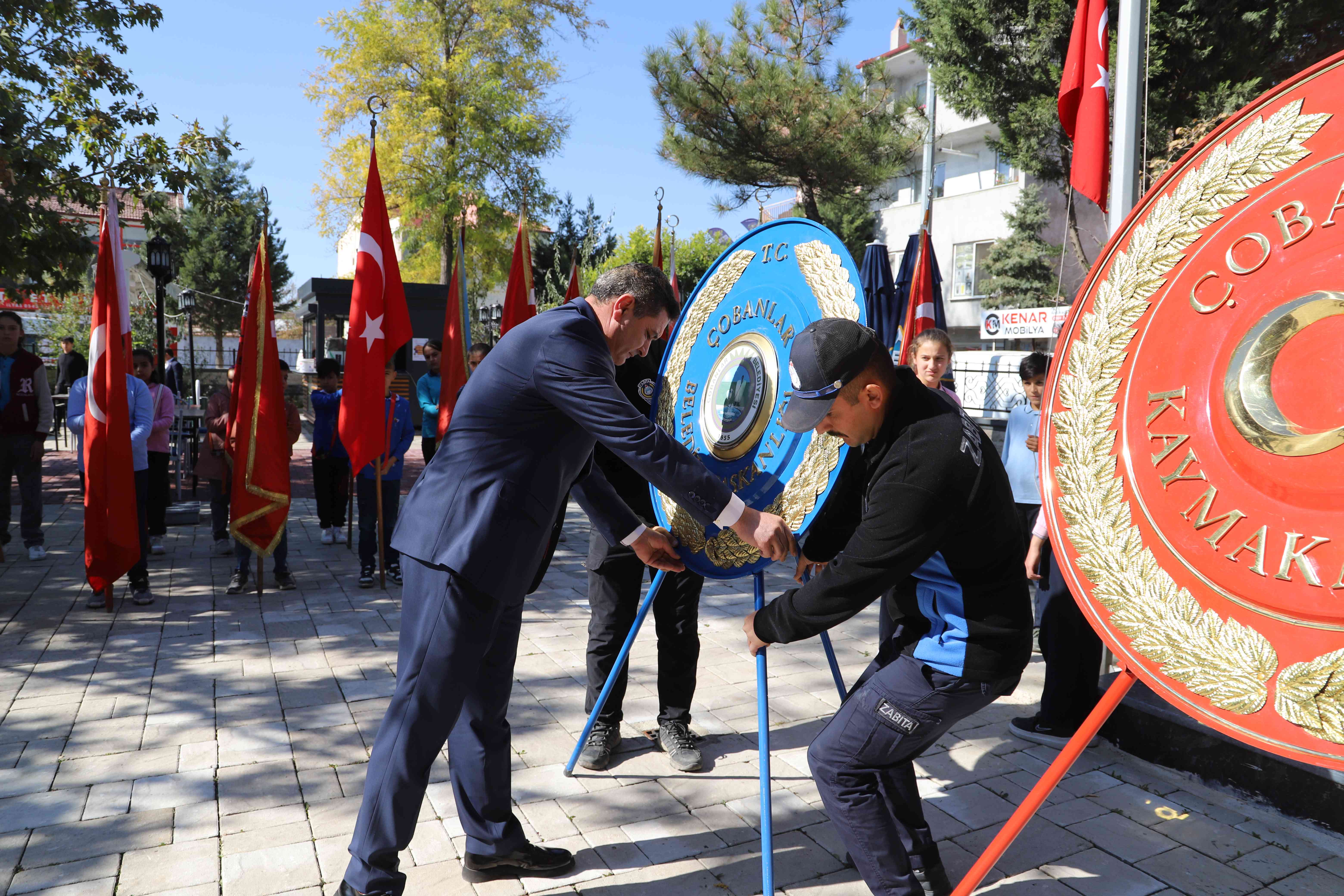  29 Ekim Cumhuriyet Bayramı dolayısıyla düzenlenen çelenk sunma töreni gerçekleştirildi